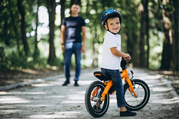 OO que é uma Balance Bike? Como ela turbina o aprendizado do seu filho sob 02 rodas?