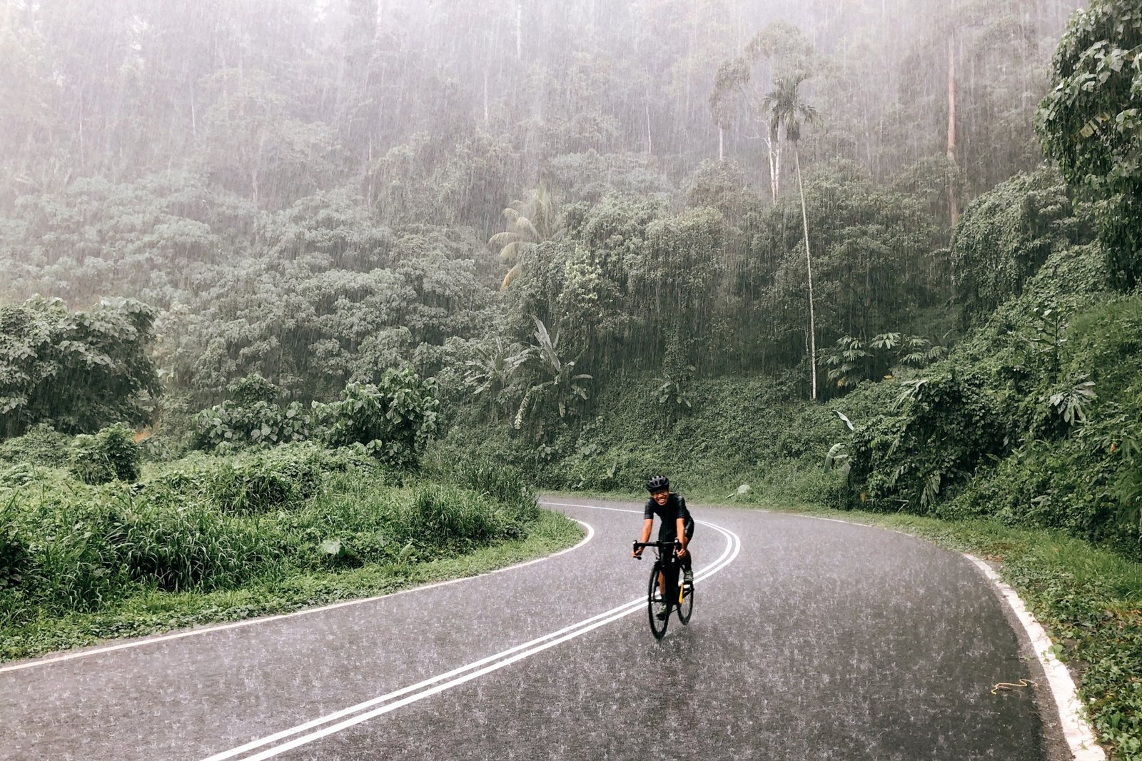 Como pedalar na chuva? Veja 6 dicas importantes