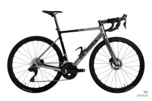 BICICLETA DE ROSA DE CARBONO MODELO 838 - TAM 48 COR PRATA E PRETO